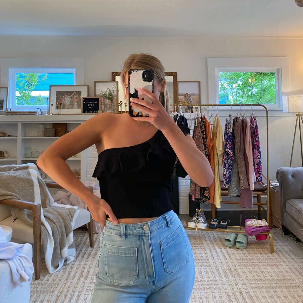 Body Contour Ruffle One Shoulder Cropped Sweater Tank — BLACK SIZE SMALL — NWT
